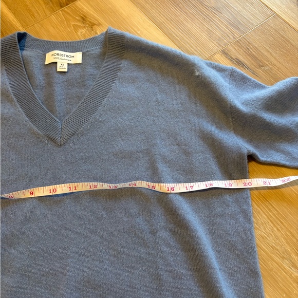 Nordstrom V-Neck Cashmere Sweater in Blue Bel Air Size XS *Flaw - Picture 5 of 6